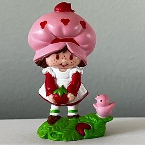 Vintage Strawberryland Miniature: Strawberry Shortcake Picking Berries: RARE